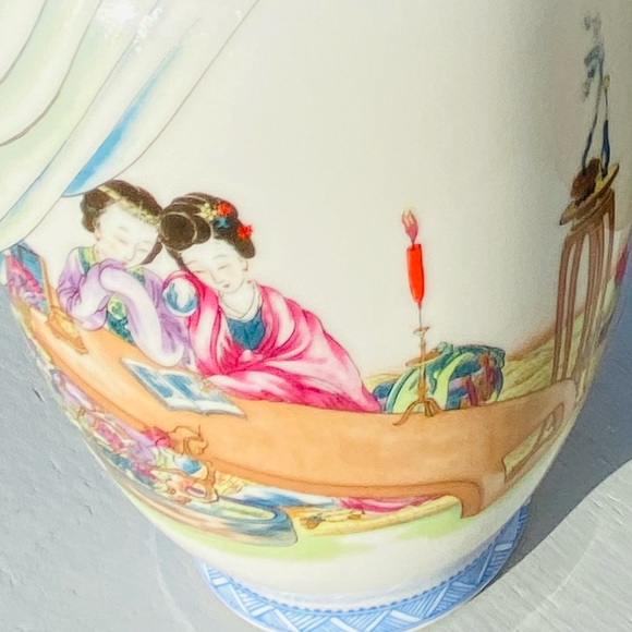 Elegant Vintage Vase- Delicate Hand Painted Art-Excellent Condition-From 1980’s? - Picture 6 of 16